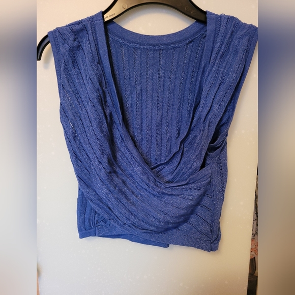 Current Air los angeles. Top - Picture 1 of 2